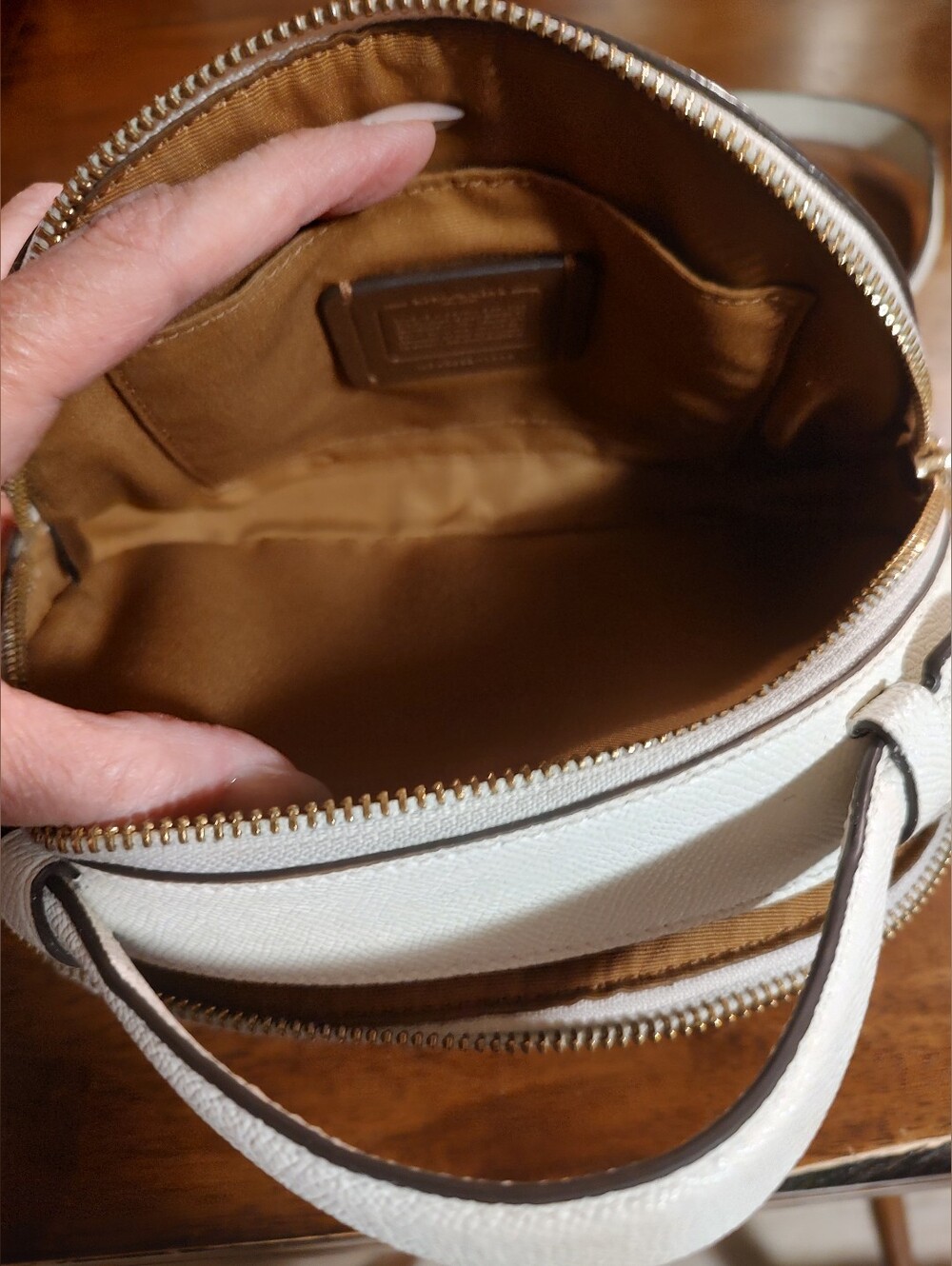 Coach Cream Leather Dome Crossbody with Gold Hardware - Picture 3 of 9